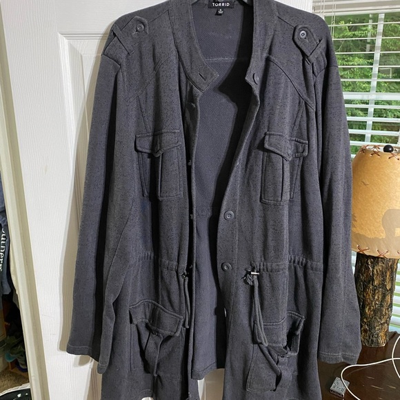 Size 4 torrid coat - Picture 1 of 3